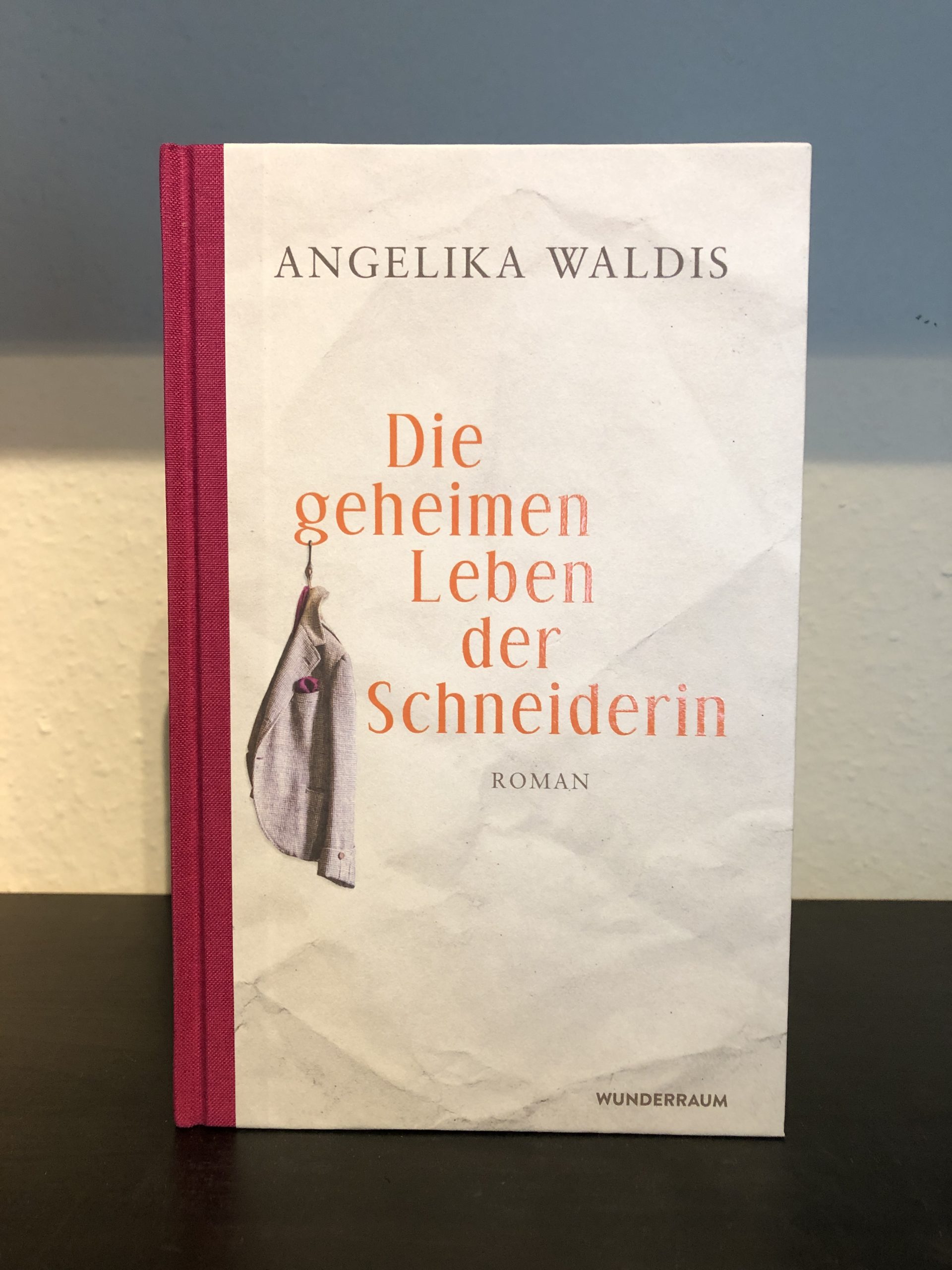 Das geheime Leben der Schneiderin - Angelika Waldis main image